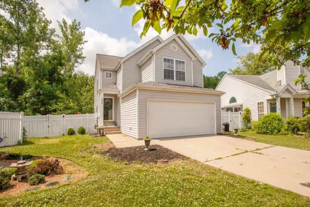 Front of a home in St. Louis, Missouri that we helped the owner sell