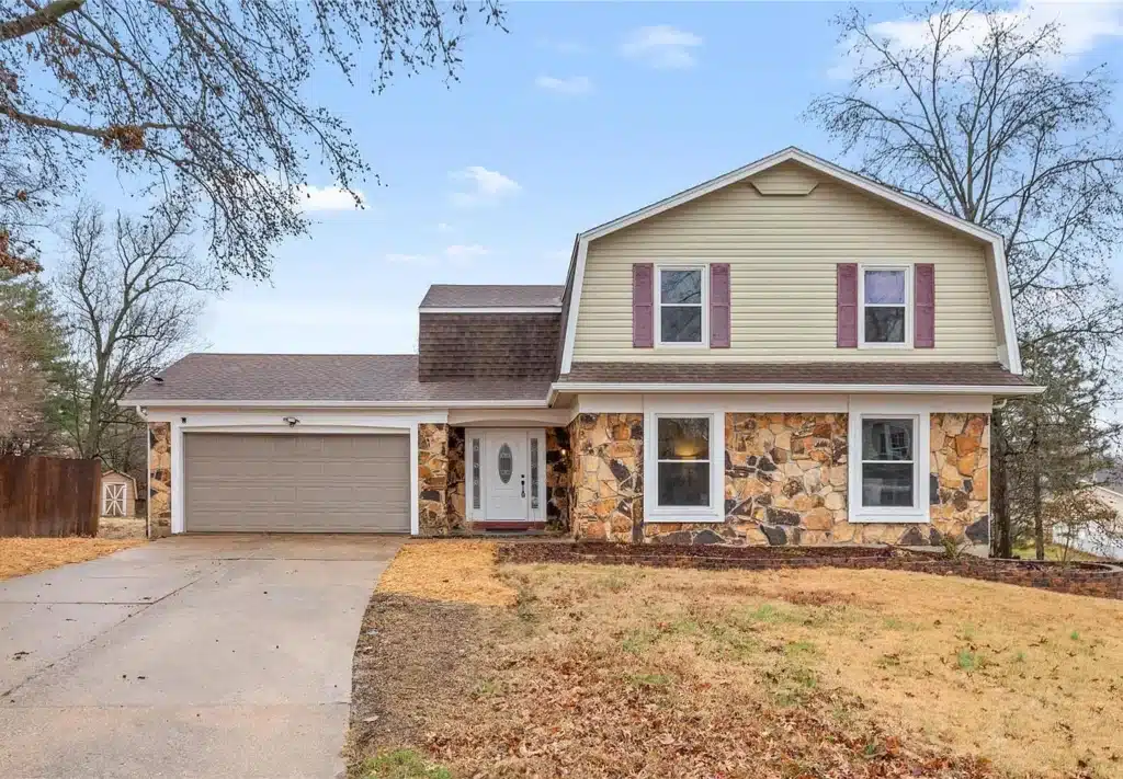 St. Peters 16 The front of a home in St. Peters