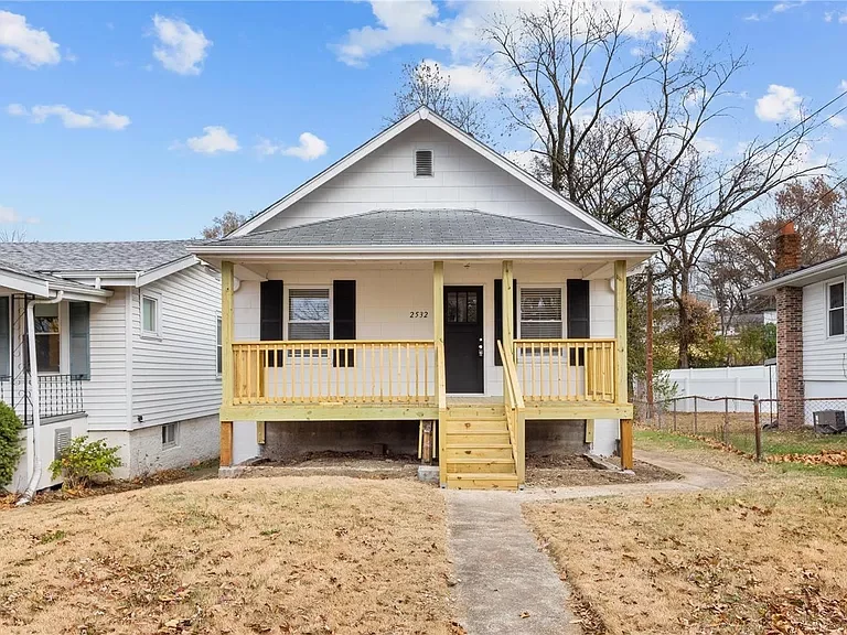 The front of home that we listed in St. Louis, Missouri