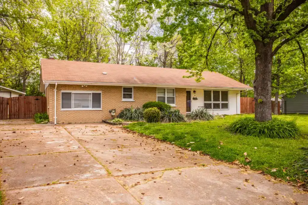 The front of a St. Louis property that we bought fast for cash