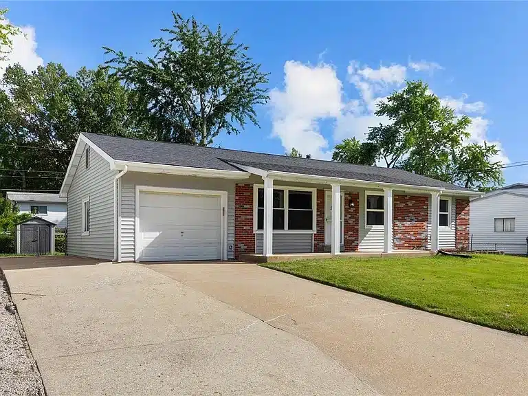 Front of a brick house in St. Peters, MO